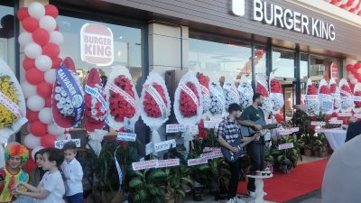 İsraillin saldırılarını Burger King Rize şubesinin açılışında protesto eden bir