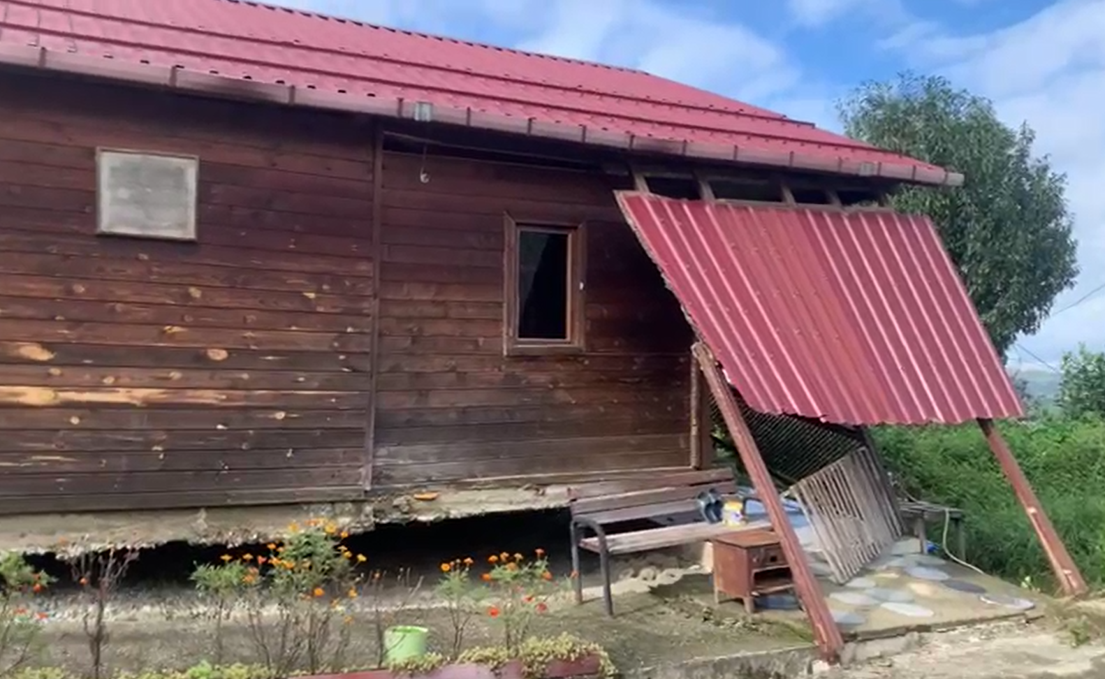 Çayeli bakır dinamit patlatıyor yağmur yağıyor evlerde çatlaklar oluşuyor