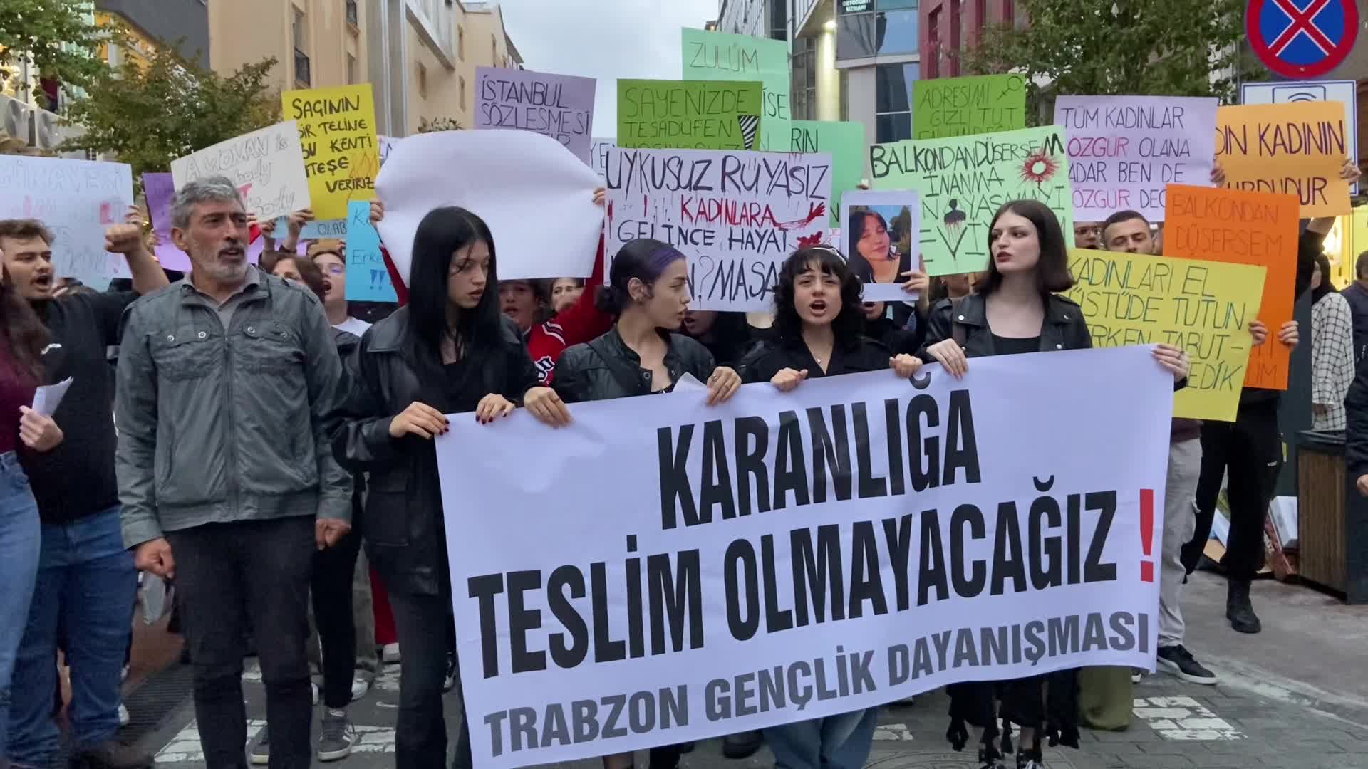 Trabzon Gençlik Dayanışması kadın cinayetlerini protesto etti “Her gün ölümle burun burunayız sorumlu sizlersiniz”