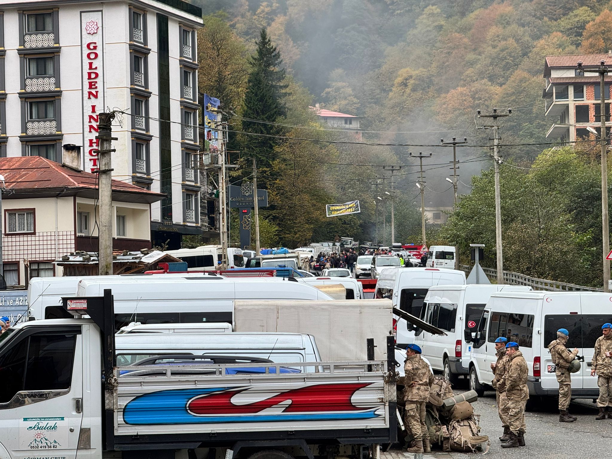 Trabzon Uzungöl’de halk HES’lere karşı direnişe geçti. Jandarma ile halk arasında tartışmalar yaşandı