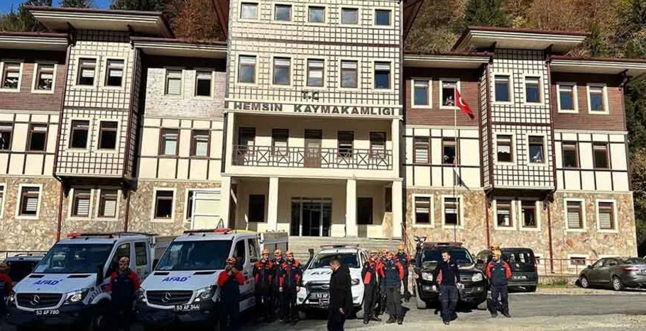 Merkez üssü Rize’nin Hemşin ilçesinde yaşanan depremde hasar tespiti yapıldı.