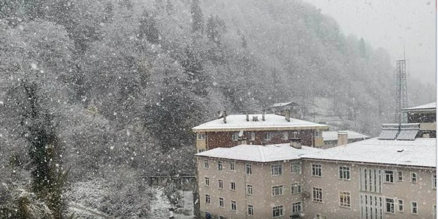 Rize’nin İkizdere ilçesinde kar tatili