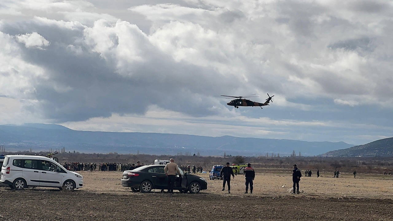 Isparta’da askeri helikopter düştü: 6 asker hayatını kaybetti