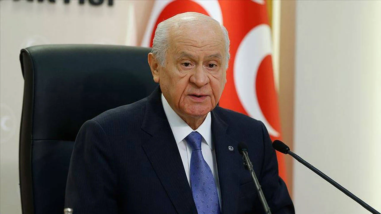 MHP Genel Başkanı Devlet Bahçeli, DEM Partili milletvekilleri ile tokalaşmasının