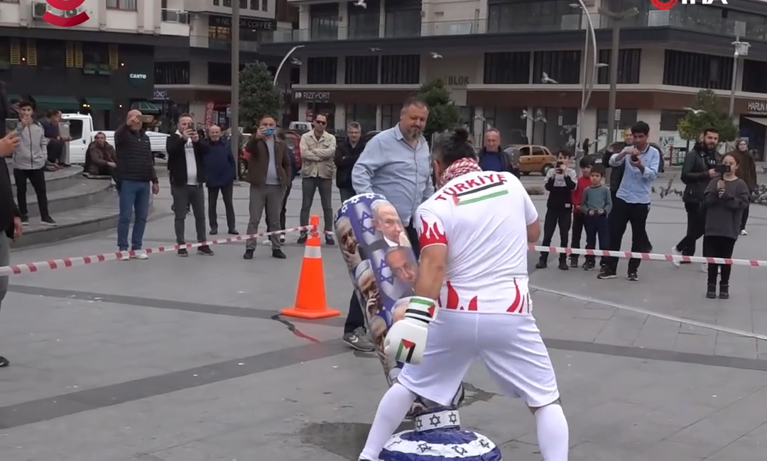 Rize’de İlginç Protesto! Netanyahu