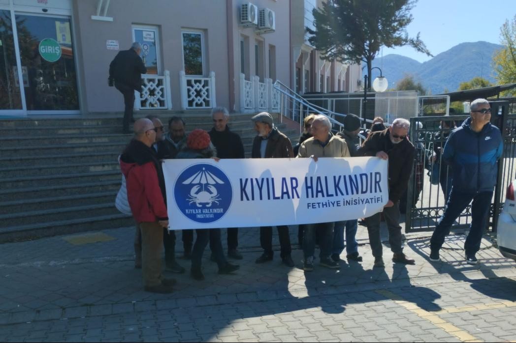 Fethiye Kıyılar Halkındır İnisiyatifi Karataş Sahili yağmalanmasına karşı suç duyurusunda