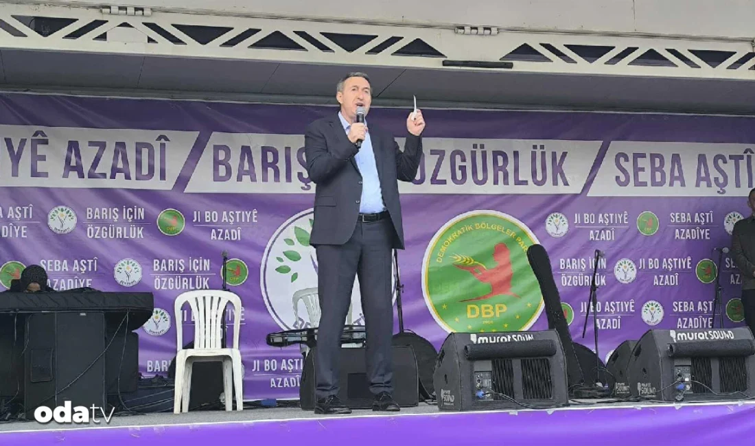 Diyarbakır’da düzenlenen Özgürlük İçin Demokrasi Mitingi’nde konuşan DEM Parti Eş