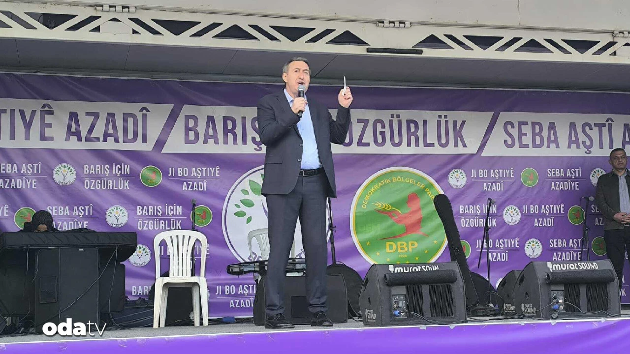 Diyarbakır’da düzenlenen Özgürlük İçin Demokrasi Mitingi’nde konuşan DEM Parti Eş
