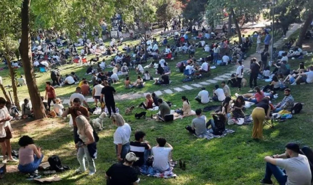 İstanbul Valiliği’nin park, plaj, sahil gibi yerlerde içki içilmesini engelleyen