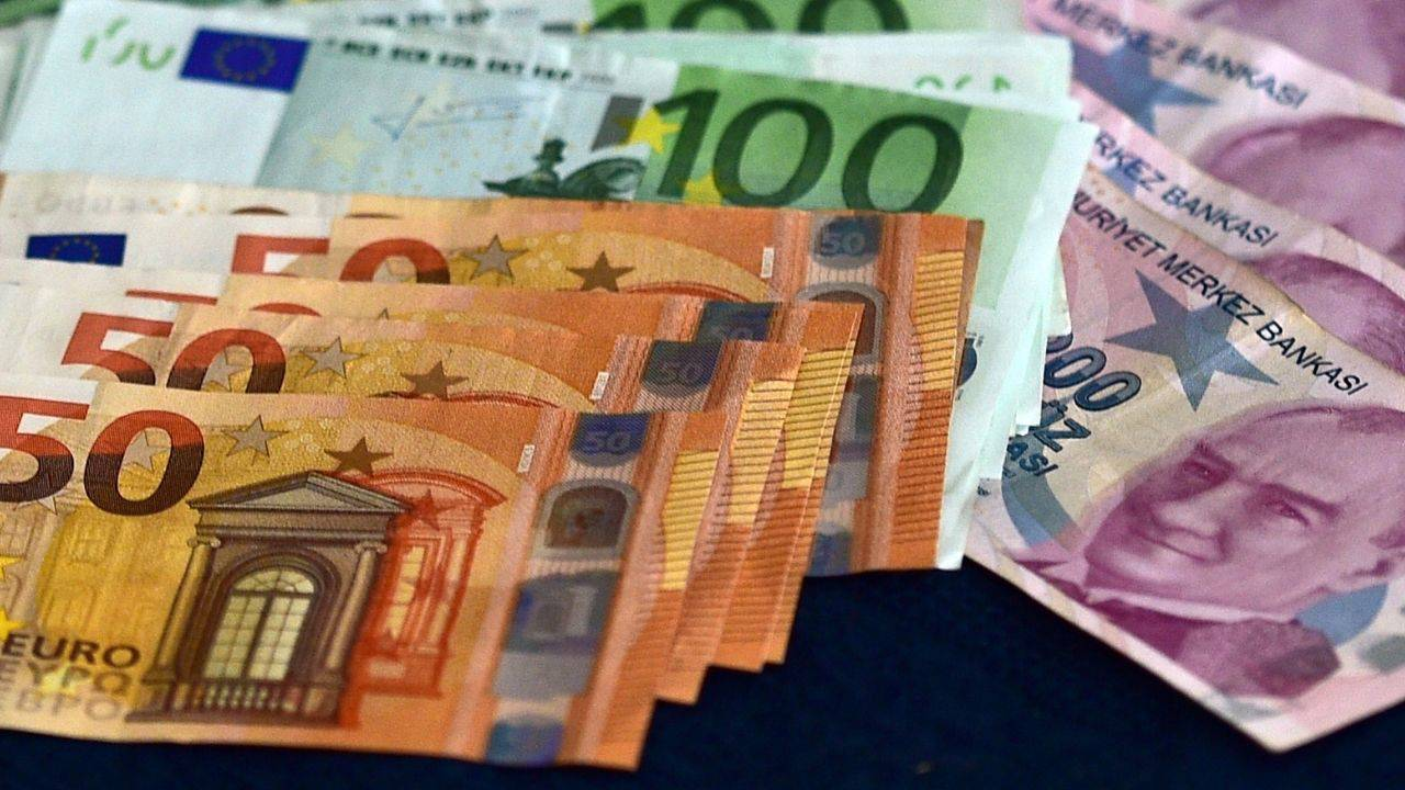 Yüzde 1’e yakın artışla euro, tarihte ilk kez 39,00 lirayı