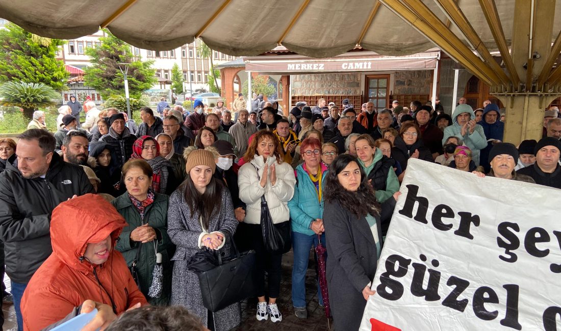 İstanbul Büyükşehir Belediye Başkanı Ekrem İmamoğlu’nun gözaltına alınmasını protesto eden