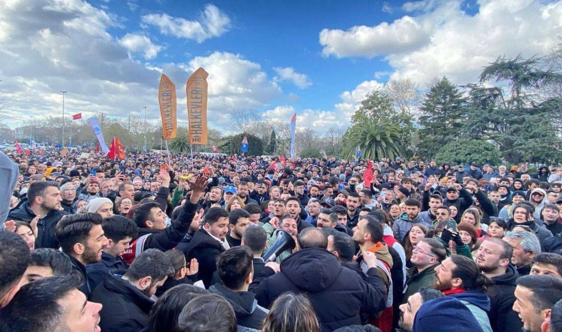 İBB Başkanı Ekrem İmamoğlu’nun gözaltına alınmasının ardından yurttaşlar, engellere rağmen