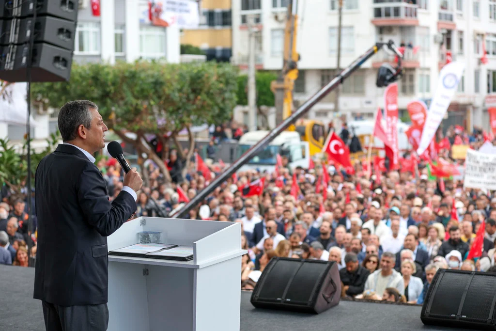 CHP, İBB’ye yönelik soruşturmaların ardından başlattığı haftalık mitingini bugün Mersin’de