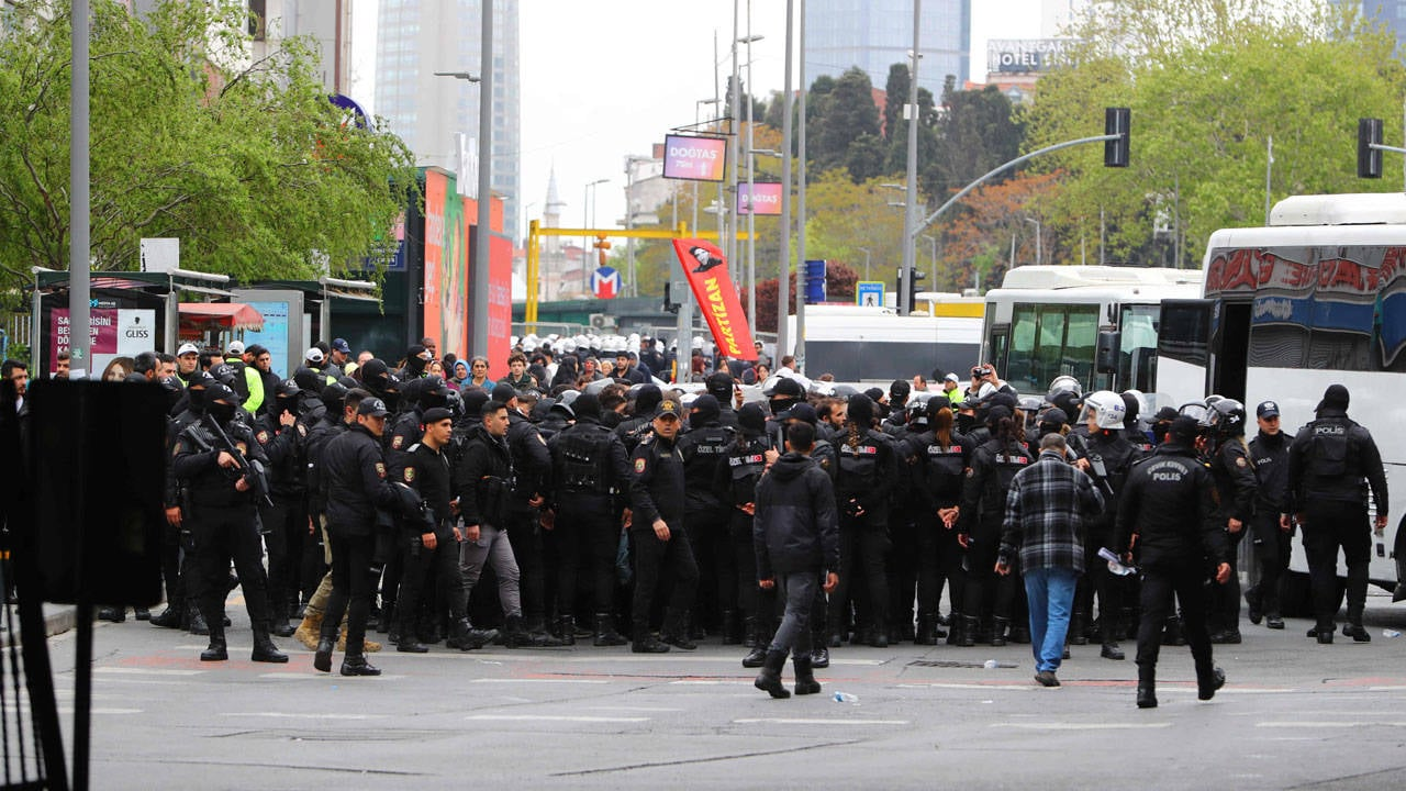 Mecidiyeköy’de toplanıp Taksim’e çıkmak için yürümek isteyen ve sert müdahaleyle