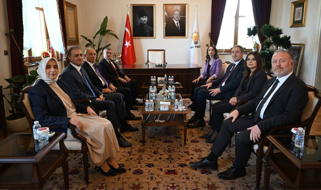 DEM Parti heyeti AKP’yi ziyaret etti. Yaklaşık 2,5 saat süren