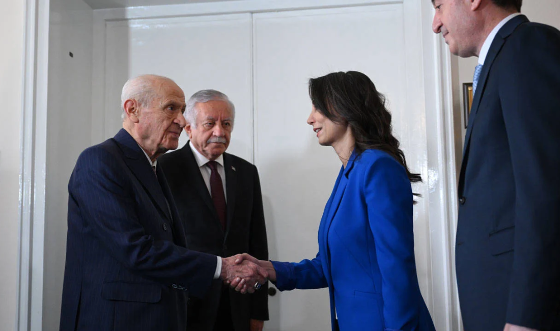 DEM Parti heyeti, MHP’yi TBMM’de ziyaret etti. Ziyaret yaklaşık 40