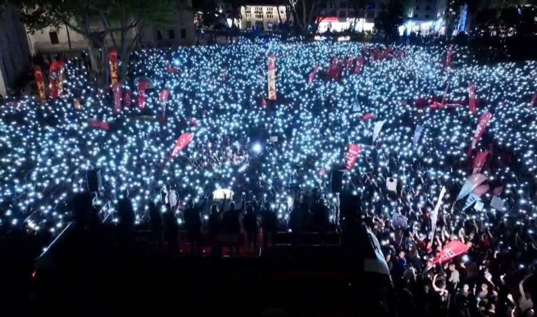 CHP’nin “Millet İradesine Sahip Çıkıyor” sloganıyla başlattığı mitinglere bugün Beyazıt