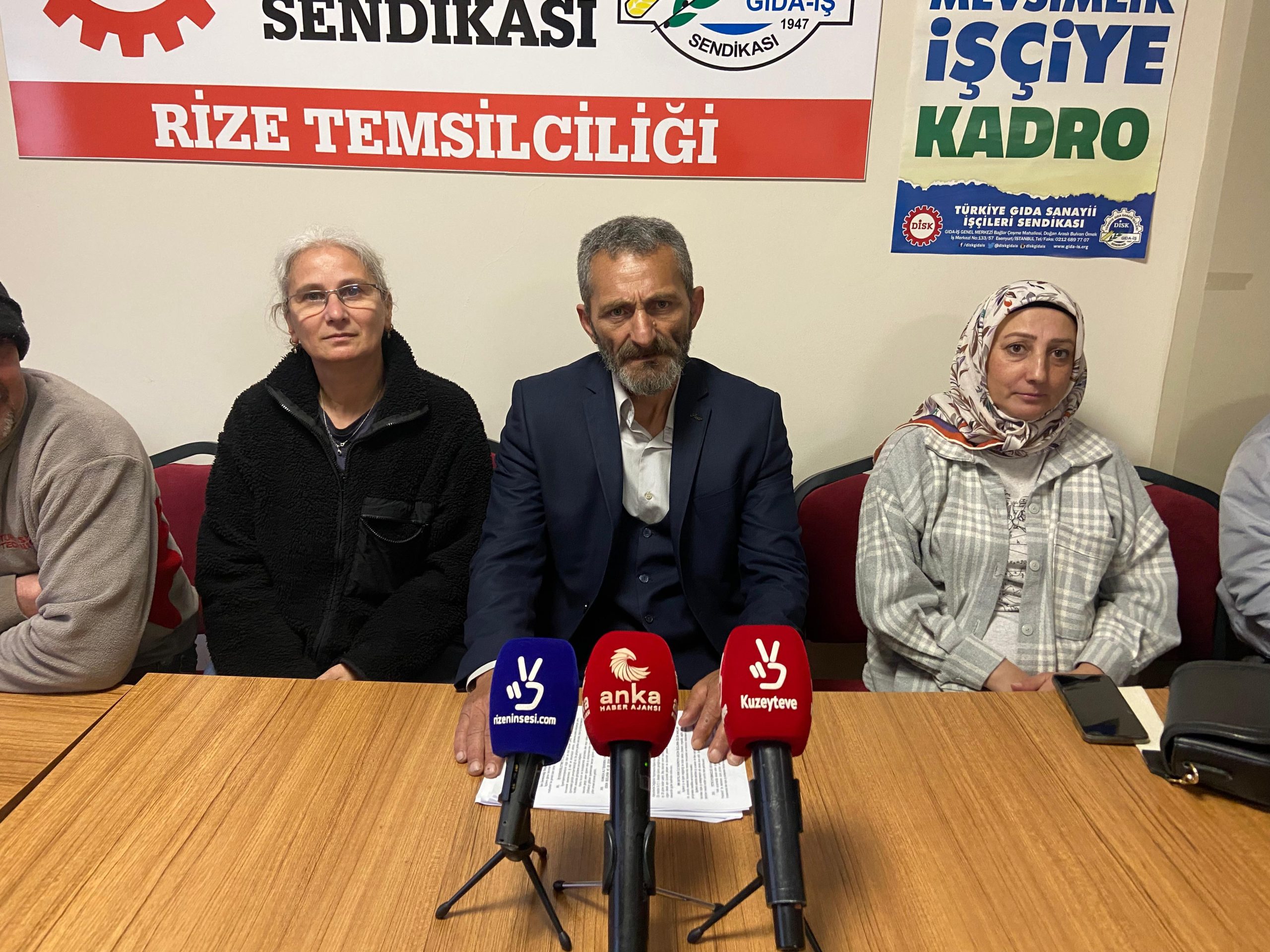 (RİZE) Haber: Gençağa Karafazlı   (RİZE) Yerel bir TV kanalına