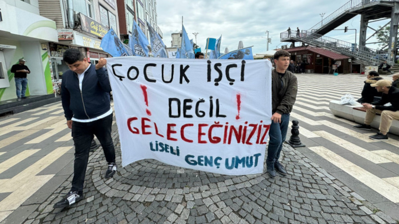 Hopa’da liseliler 19 Mayıs’ta, çocuk işçiliğe gençlere baskılara karşı sokaklarda