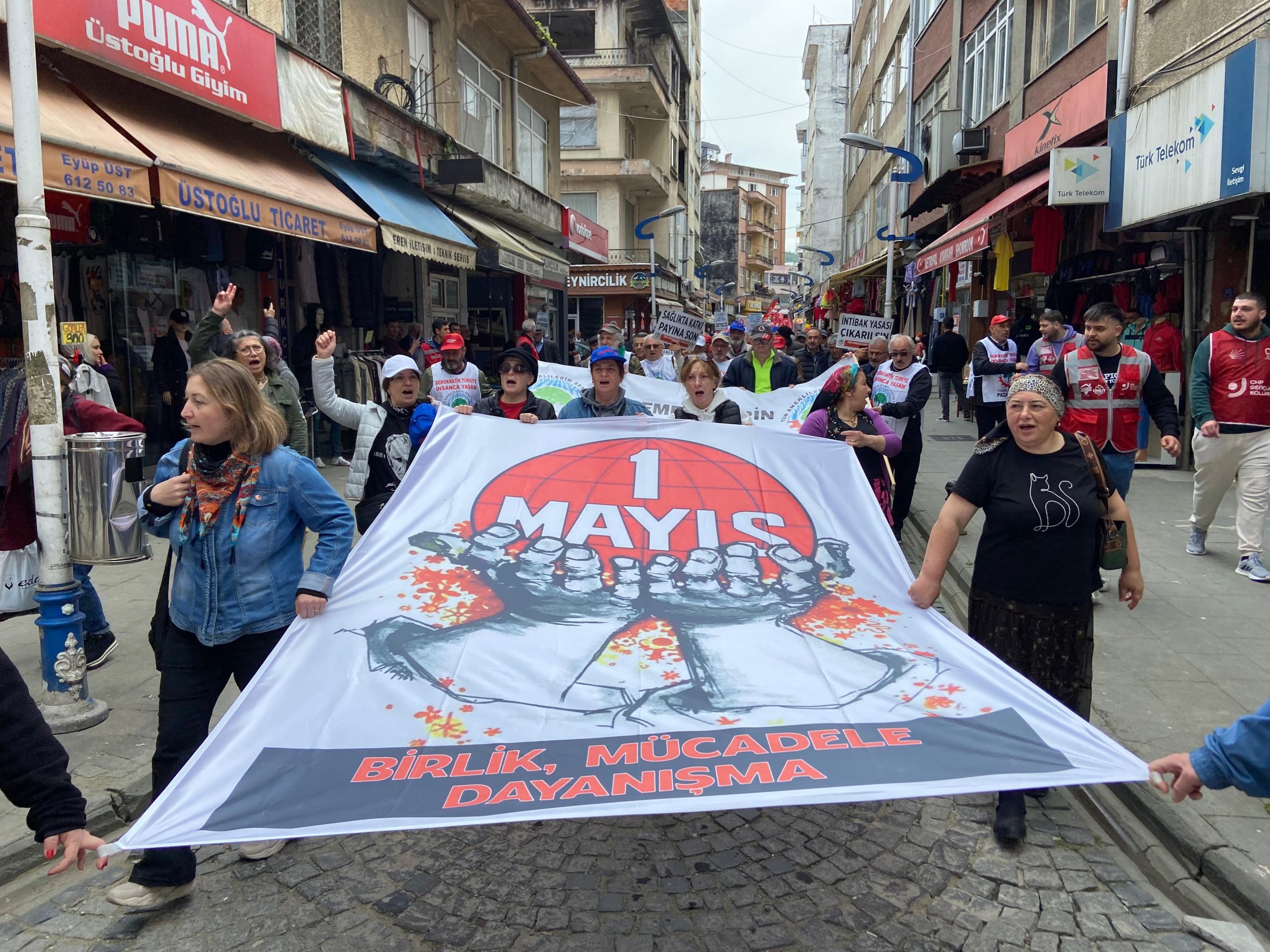 Haber:Gençağa Karafazlı Samet: Beşikçi Rize’de düzenlenen yürüyüşle 1 Mayıs Emek