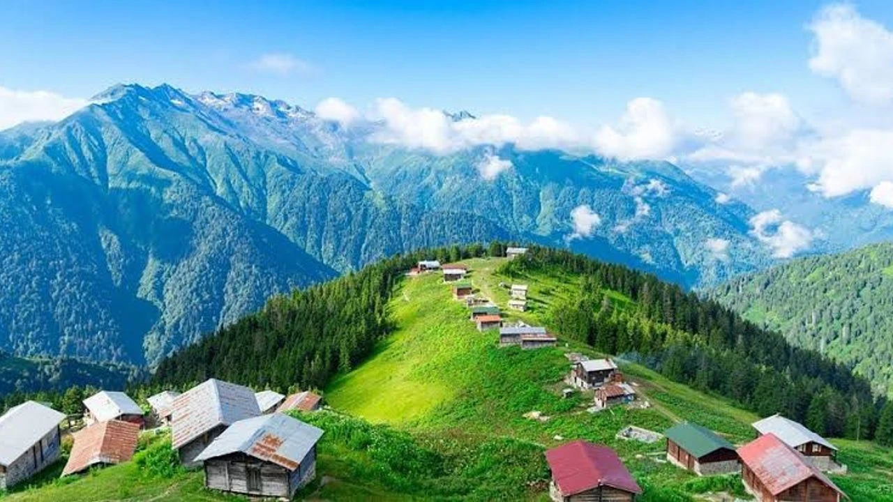 Rize’nin gözde turizm noktalarından Pokut Yaylası’na giden yol, Mayıs ayının