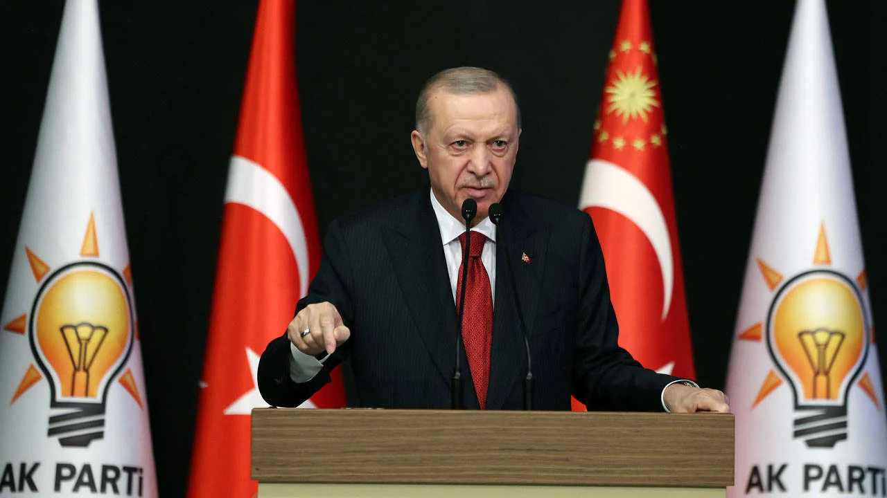 AKP’li Cumhurbaşkanı Recep Tayyip Erdoğan, yeni anayasa için 10 hukukçuyu