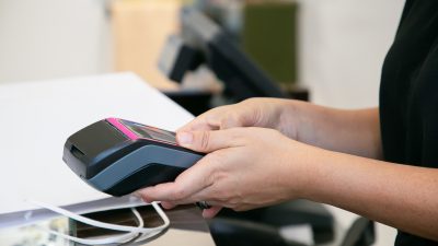 Bankalar, POS cihazlarına uygulanan komisyon oranını yüzde 4’e kadar yükseltti.