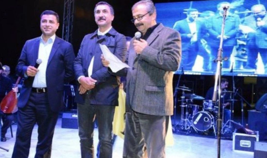Selahattin Demirtaş ile Ferhat Tunç’un, hayatını kaybeden Sırrı Süreyya Önder