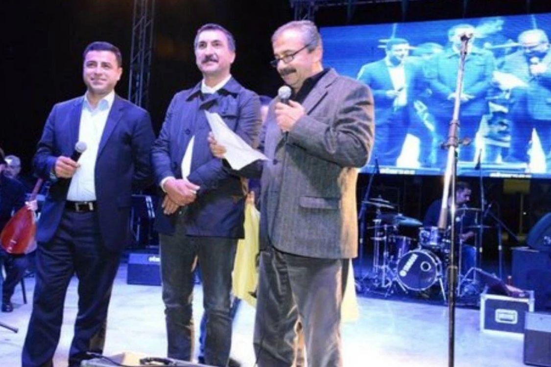 Selahattin Demirtaş ile Ferhat Tunç’un, hayatını kaybeden Sırrı Süreyya Önder