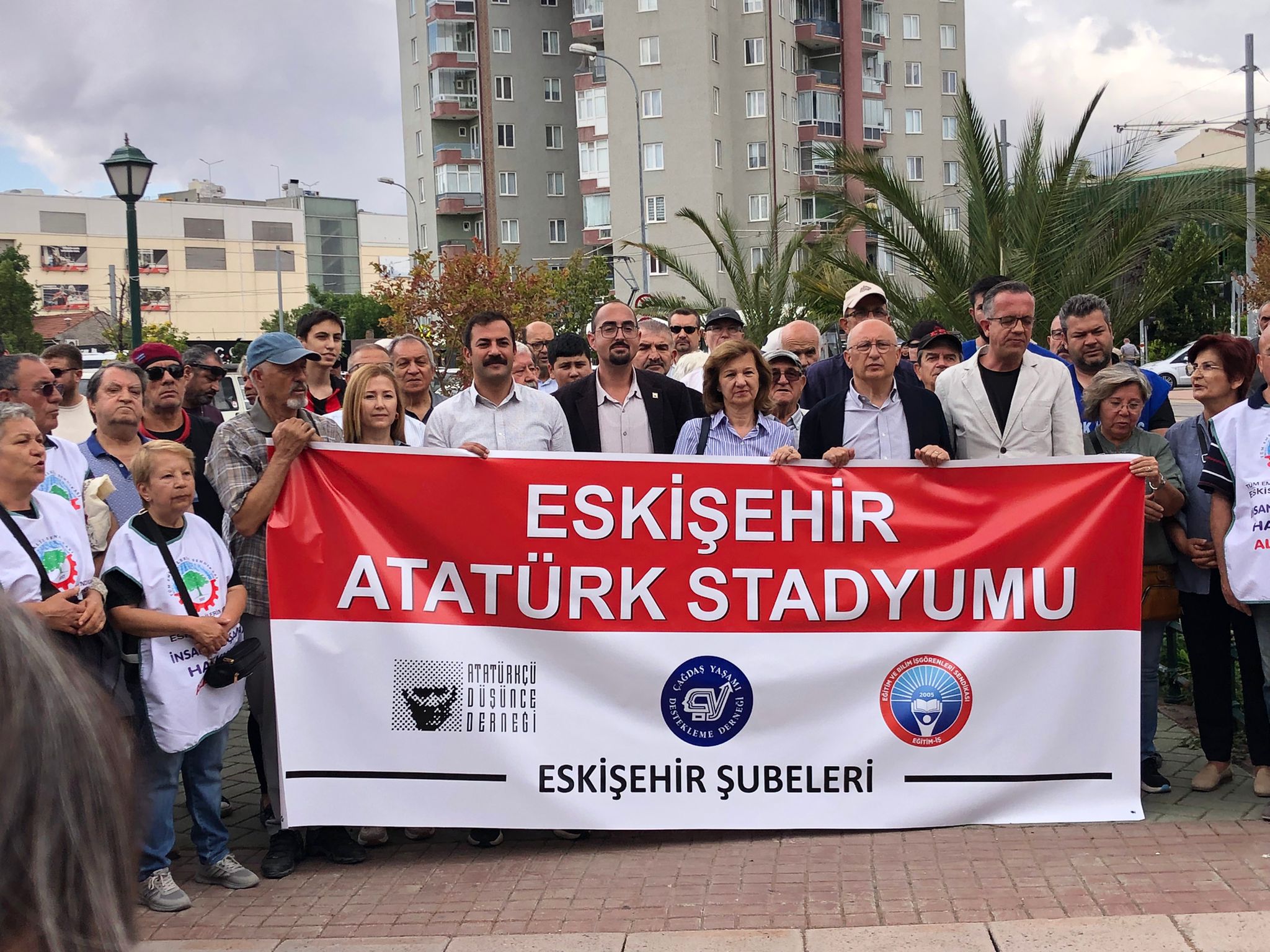 Can HACIOĞLU ESKİŞEHİR_ Eskişehir’de, yeni stadyuma “Atatürk” isminin verilmemesi nedeniyle