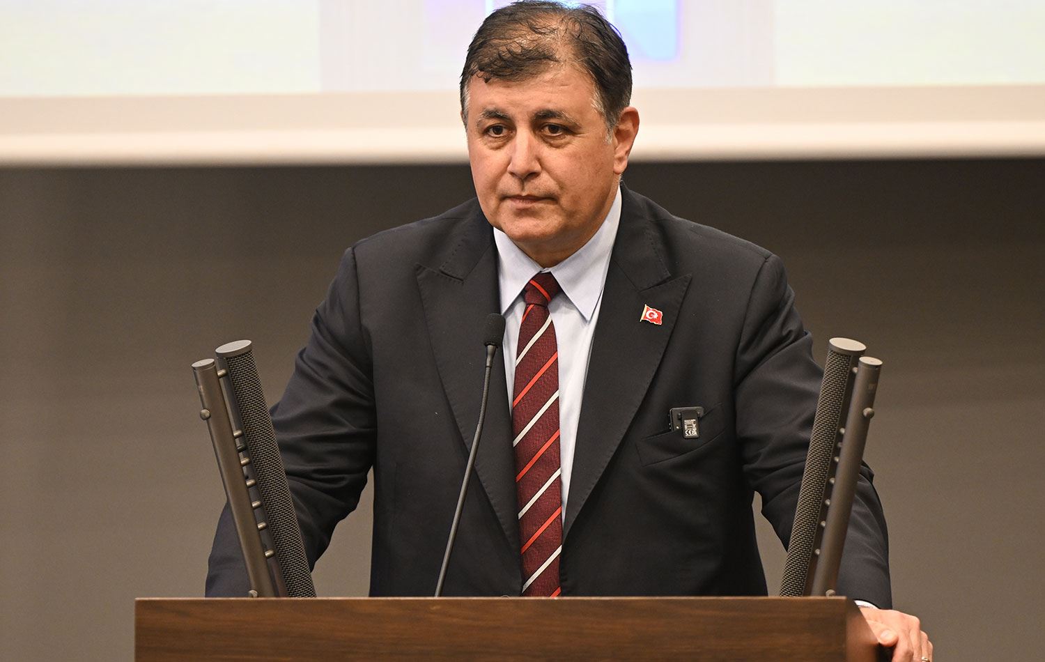 1030 civarında işçiyi işten çıkaracaklarını açıklayan İzmir Büyükşehir Belediye Başkanı