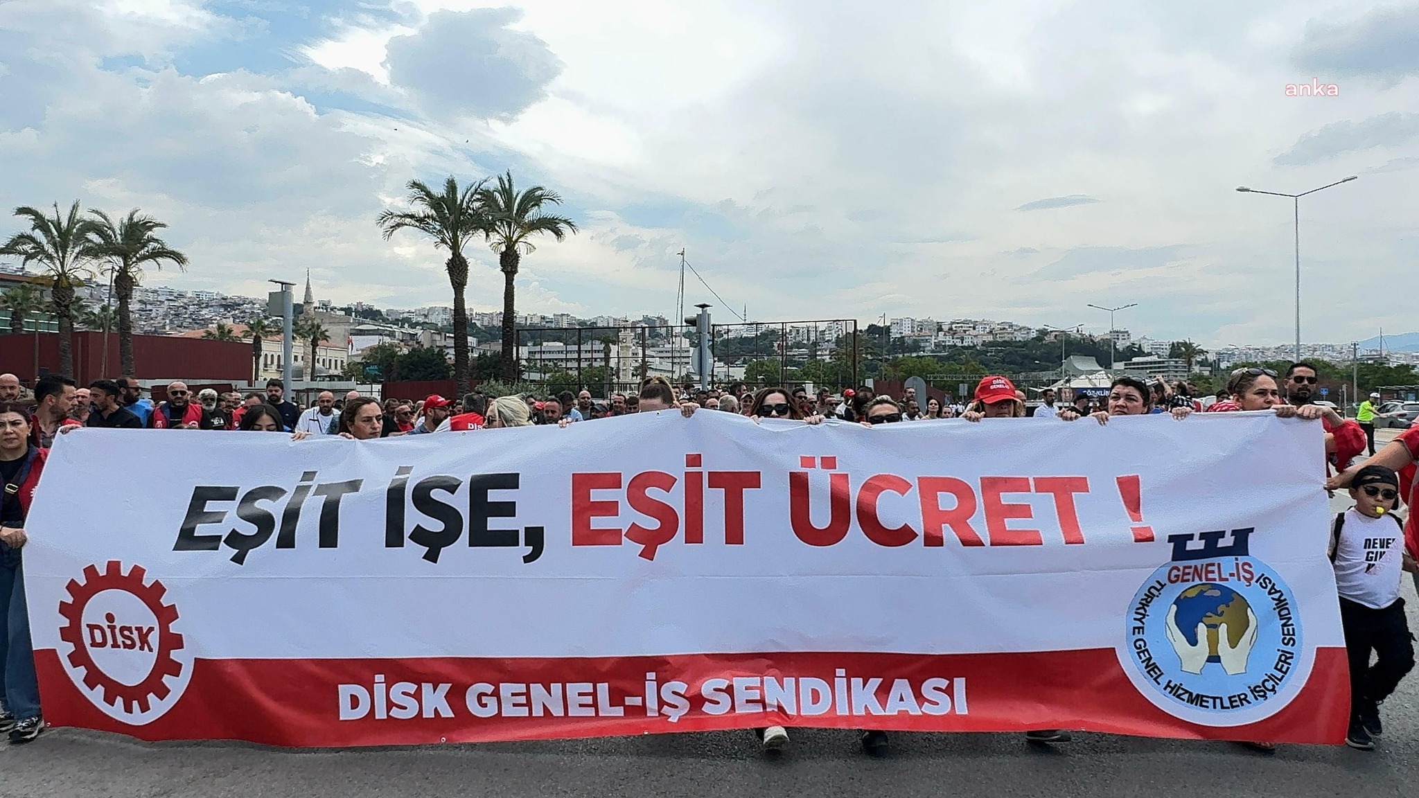 Kabahatin çoğu sende!Hayatları boyunca sendika üyesi olmayanlar,Sendikal haklar için kılını