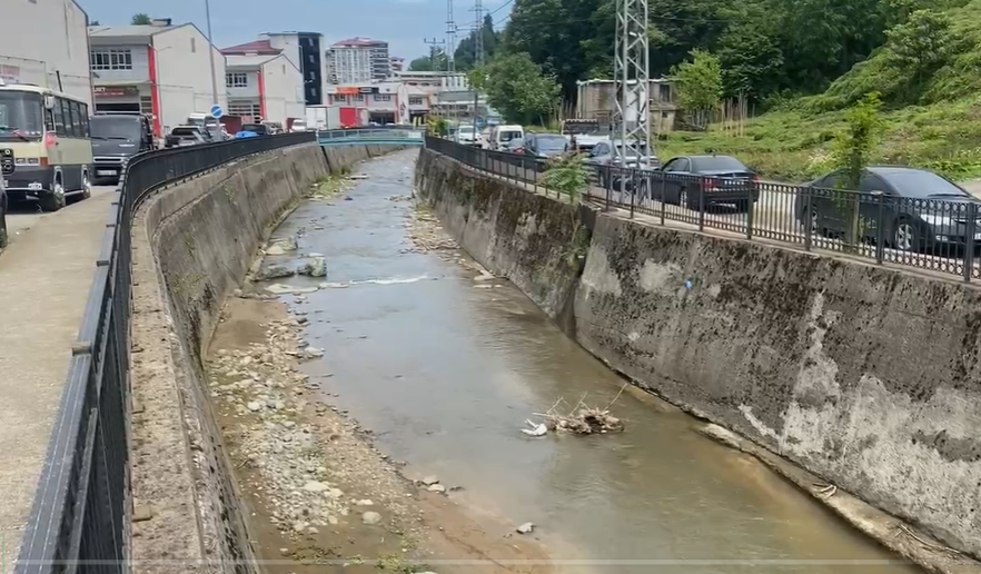 Rize Çiftekavak deresinde yaşanan balık ölümleri endişelendiriyor… Haber: Gençağa Karafazlı