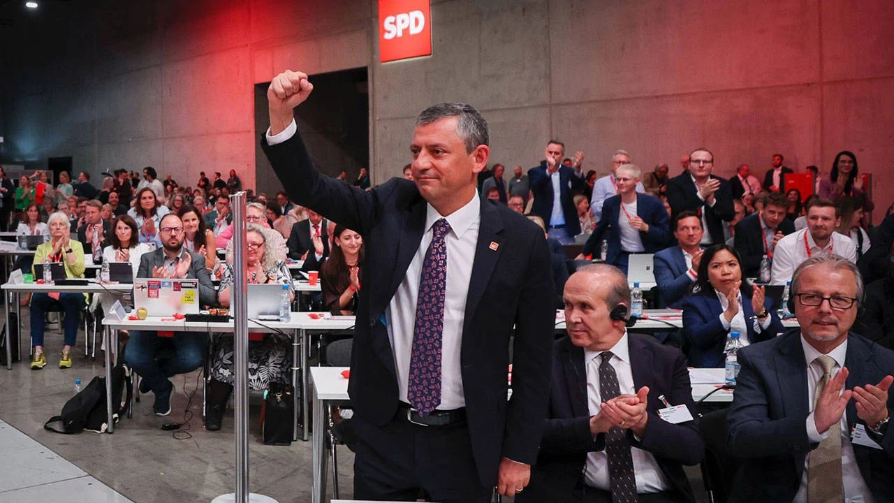 CHP Genel Başkanı Özgür Özel, Berlin’de Almanya Sosyal Demokrat Partisi’nin