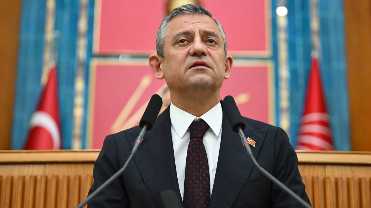 Cumhuriyet Halk Partisi (CHP) Genel Başkanı Özgür Özel partisinin grup toplantısında konuşuyor.