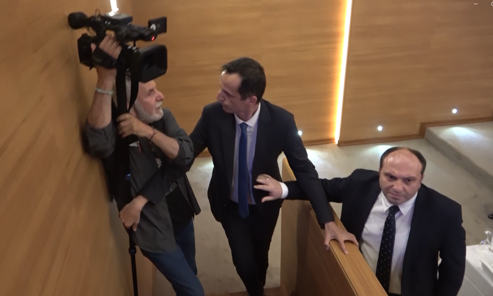 (RİZE)- Milli Eğitim Müdürü’nün “özel tuvalet” haberi sonrası gazeteciye tören sırasında