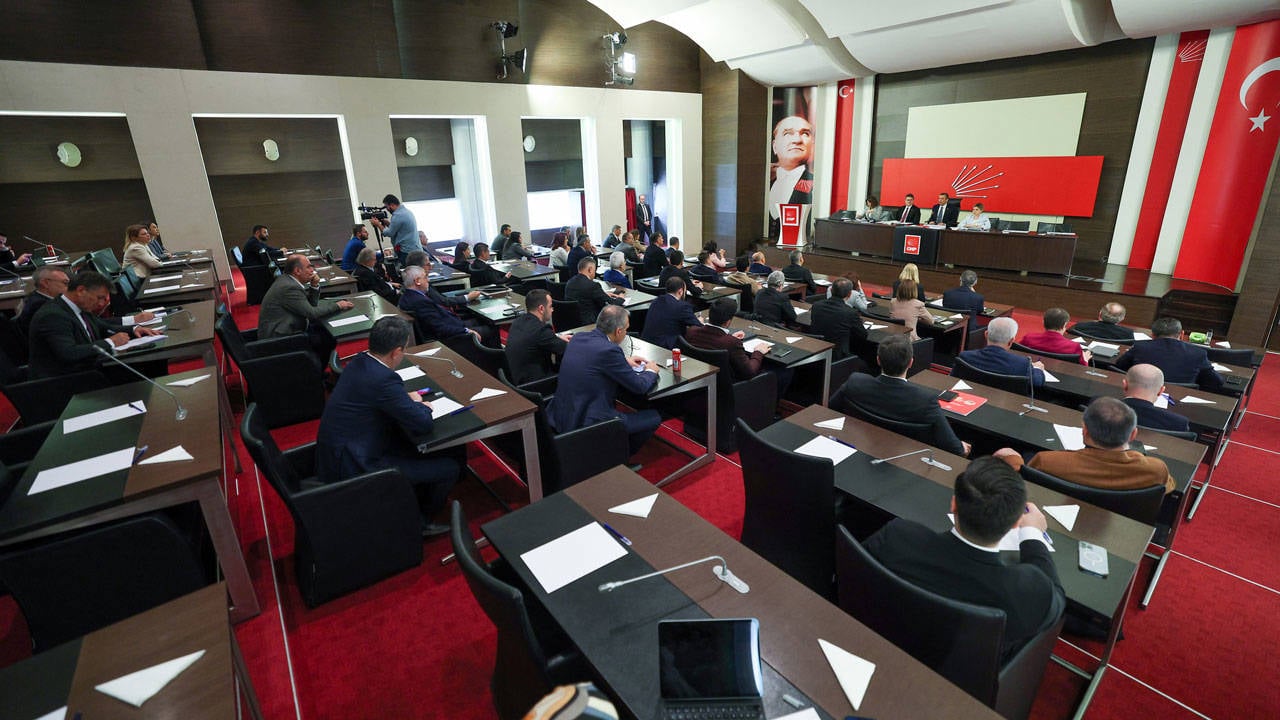 CHP’de belediyelere yönelik operasyonları değerlendirme süreci devam ediyor. CHP’li tüm