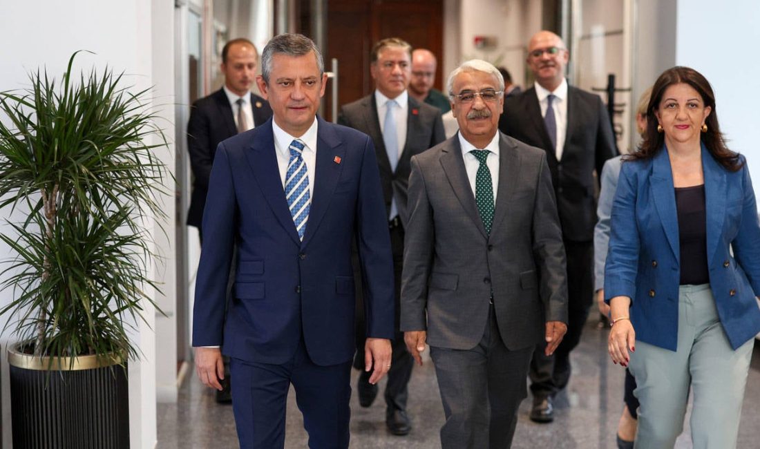 DEM Parti heyeti CHP lideri Özel’le görüştü: “Özel sürece destek