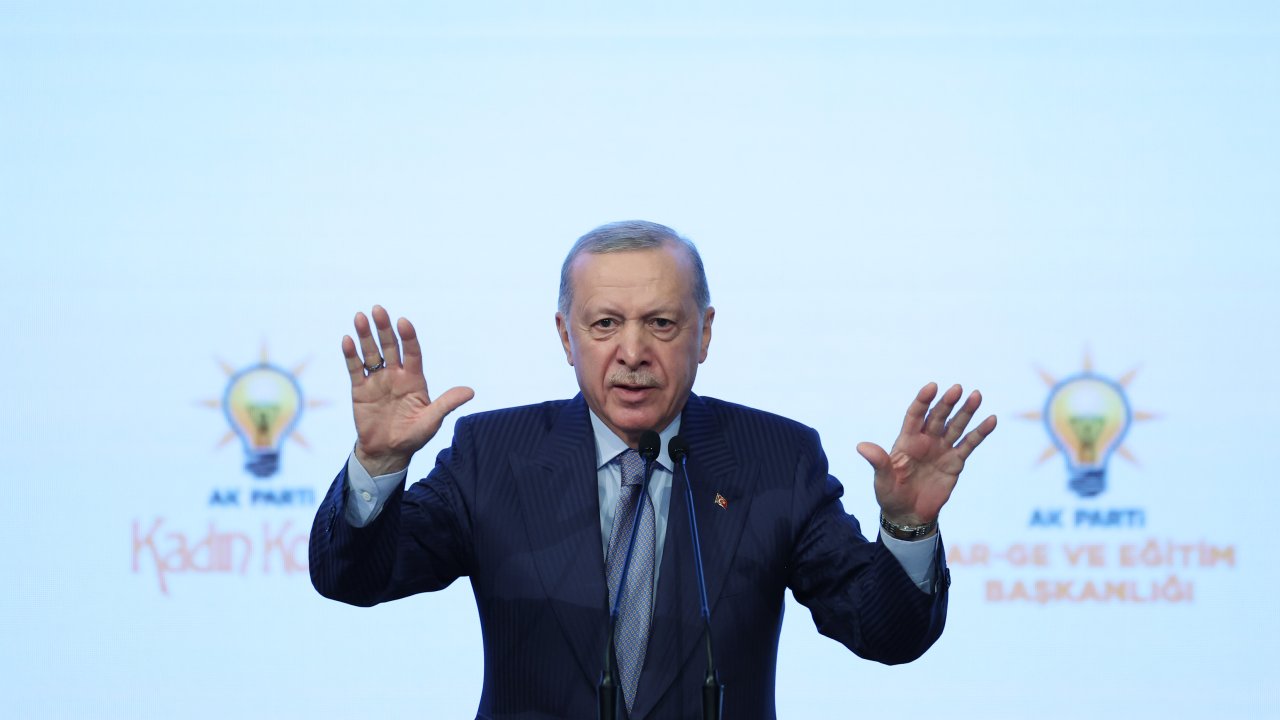 Erdoğan, CHP’li belediyelere yönelik rüşvet ve haraç iddialarını yineleyerek, “İstanbul’dan