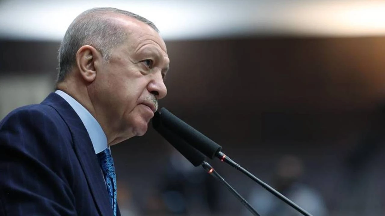 AKP tarafından “tarihî bir konuşma” yapacağı açıklanan Cumhurbaşkanı ve AKP