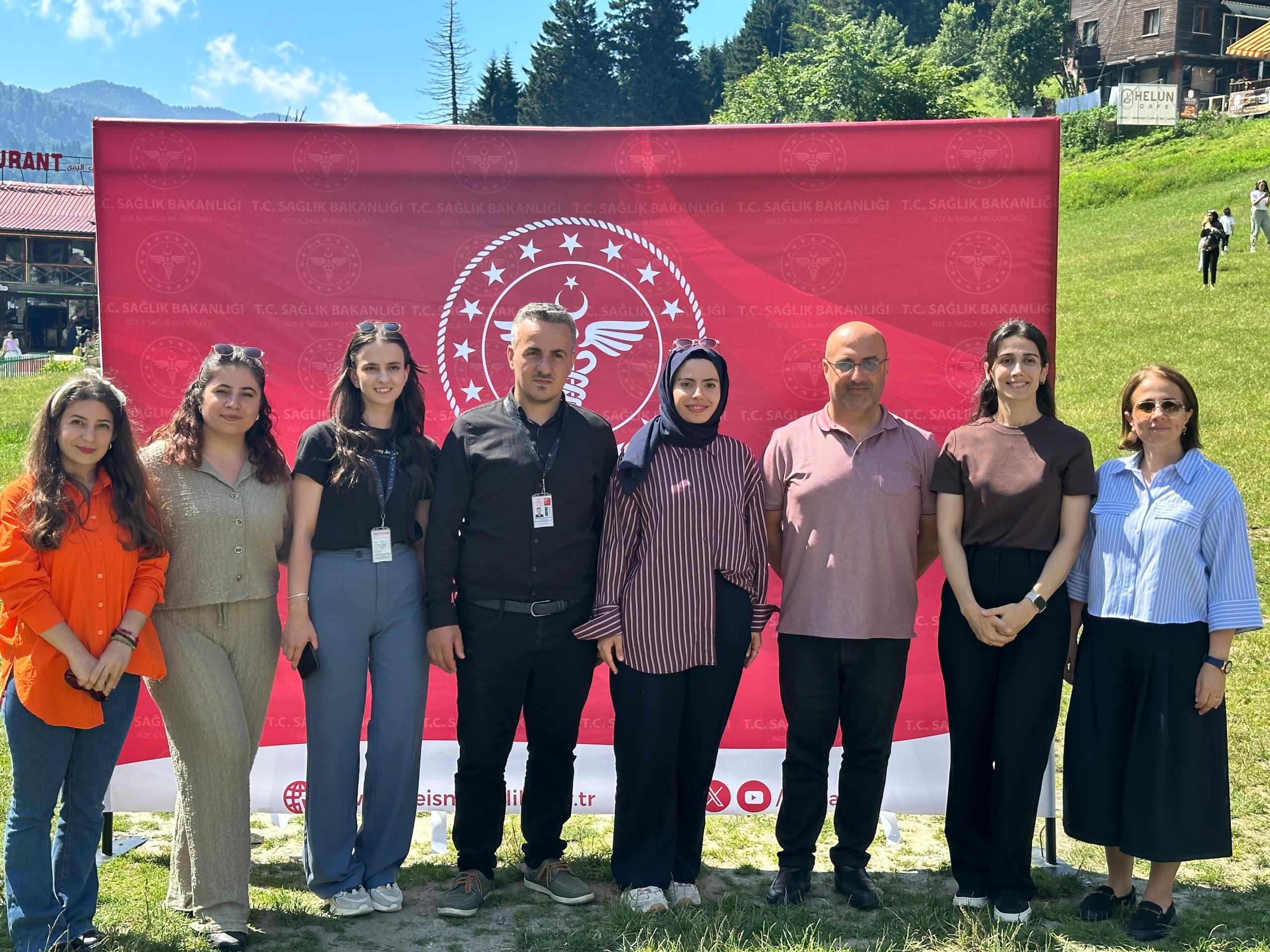 Ayder Yaylasından “İdeal Kilonu Öğren, Sağlıklı Yaşa” etkinliğinde vatandaşlar horon