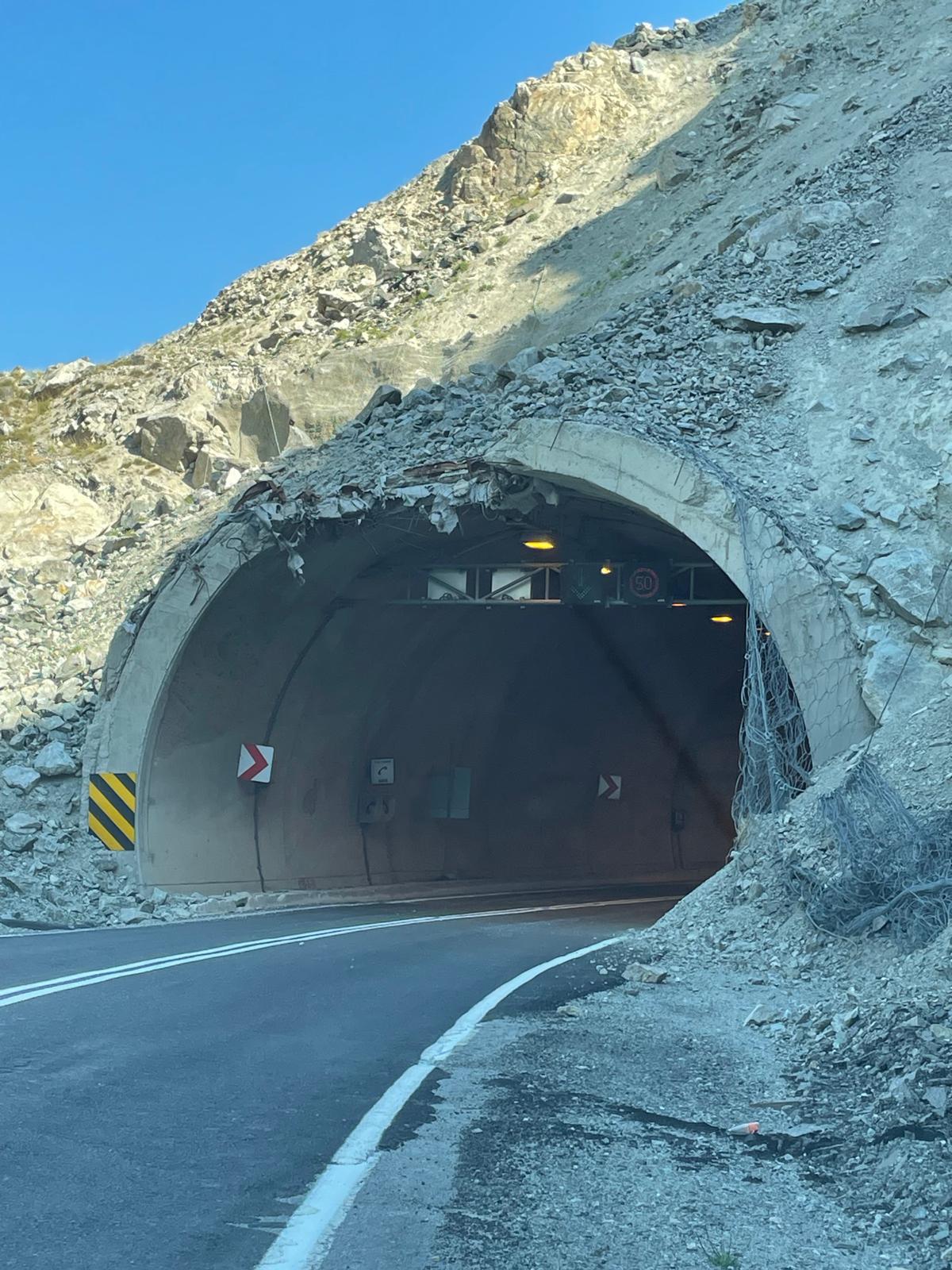 Burası Jurassic Park değil. Bildiğiniz dünyanın önemli Karayolunda ulaşım sağlayan