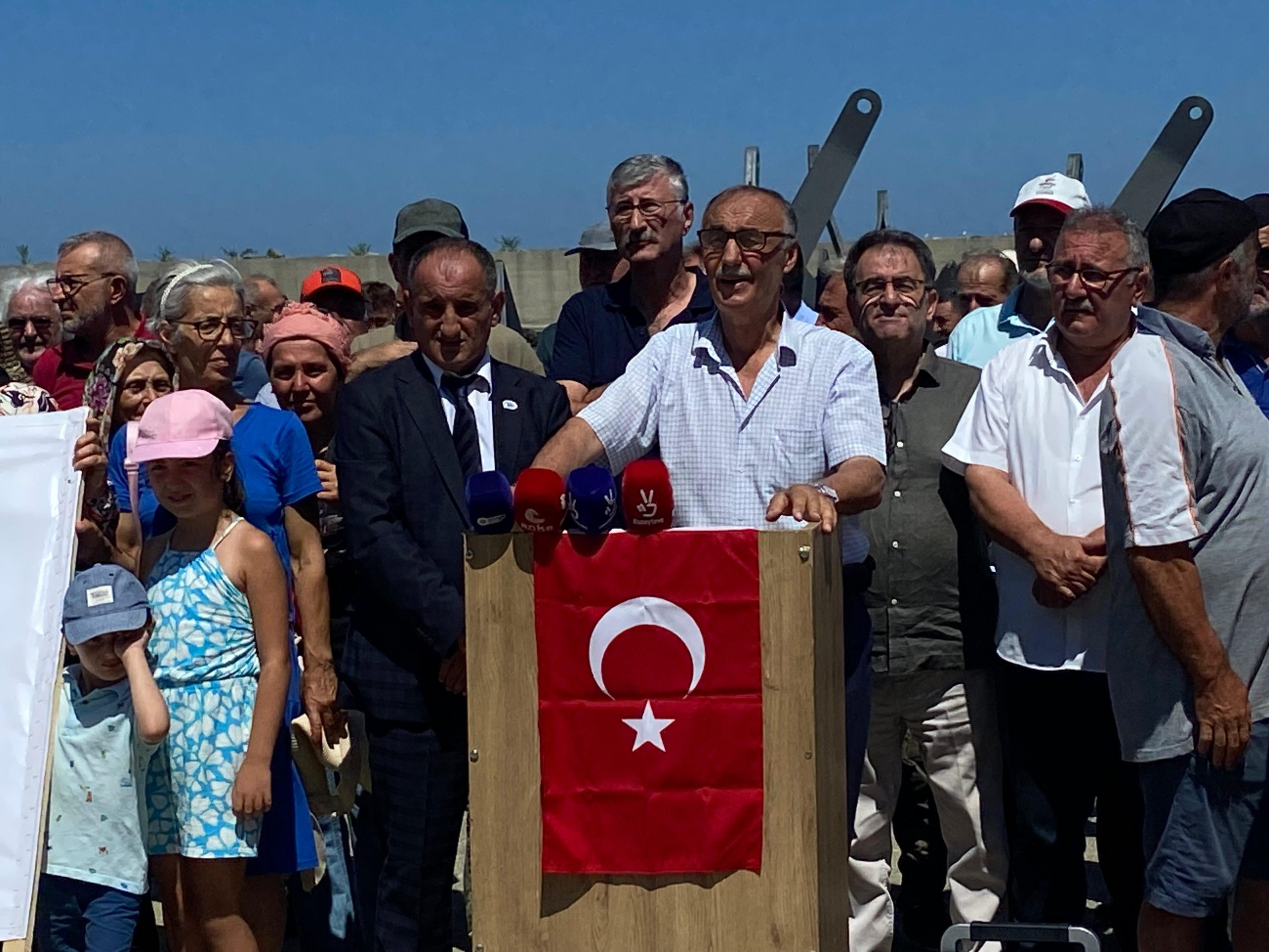 Rize’nin Pazar ilçesi Balıkçılar Köyü’nde halk, geçim kaynaklarını tehdit eden