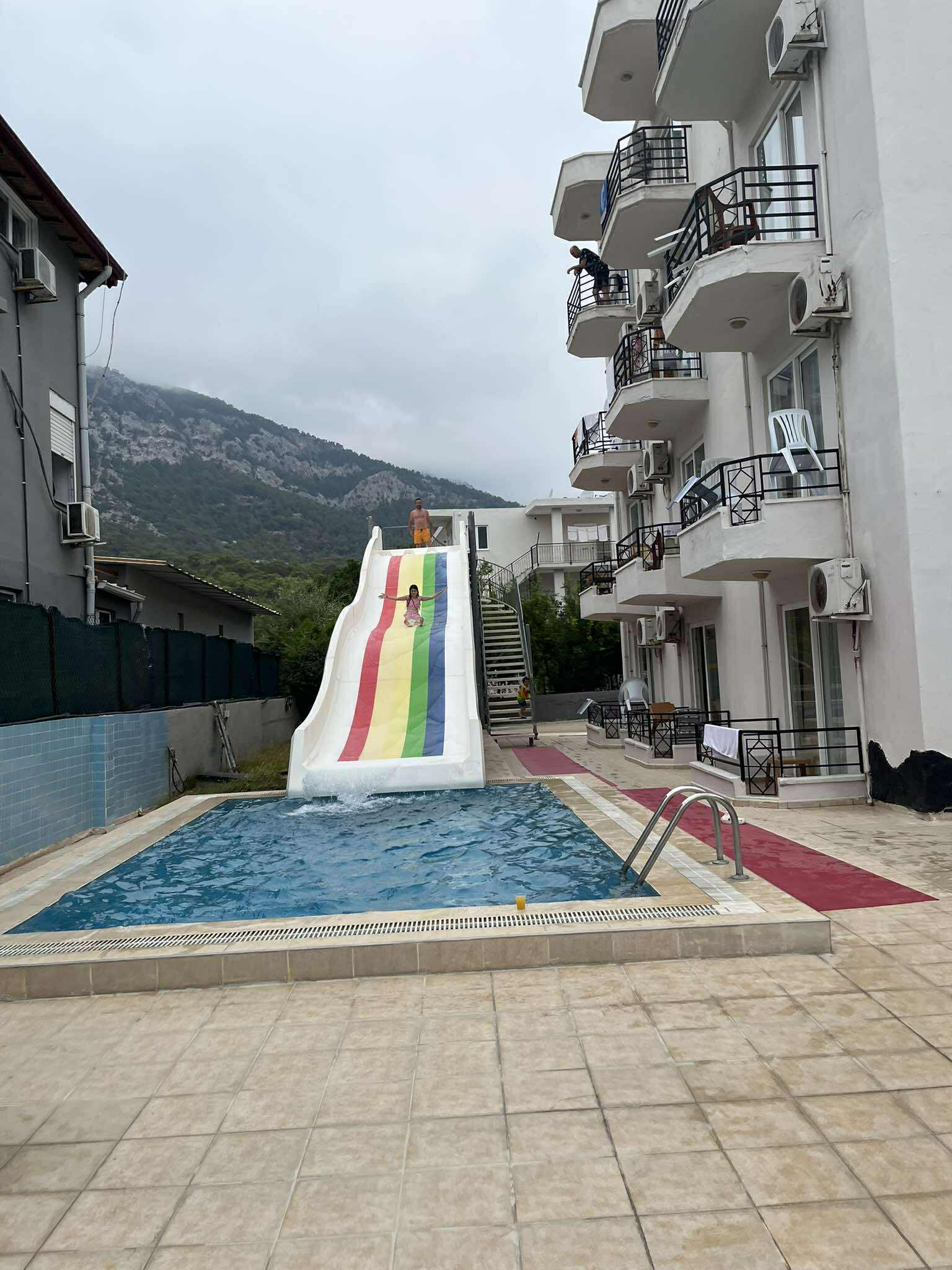 ETS Tur’dan Büyük Skandal! Fotoğraftaki Otel Değil, Bambaşka Bir Otelde