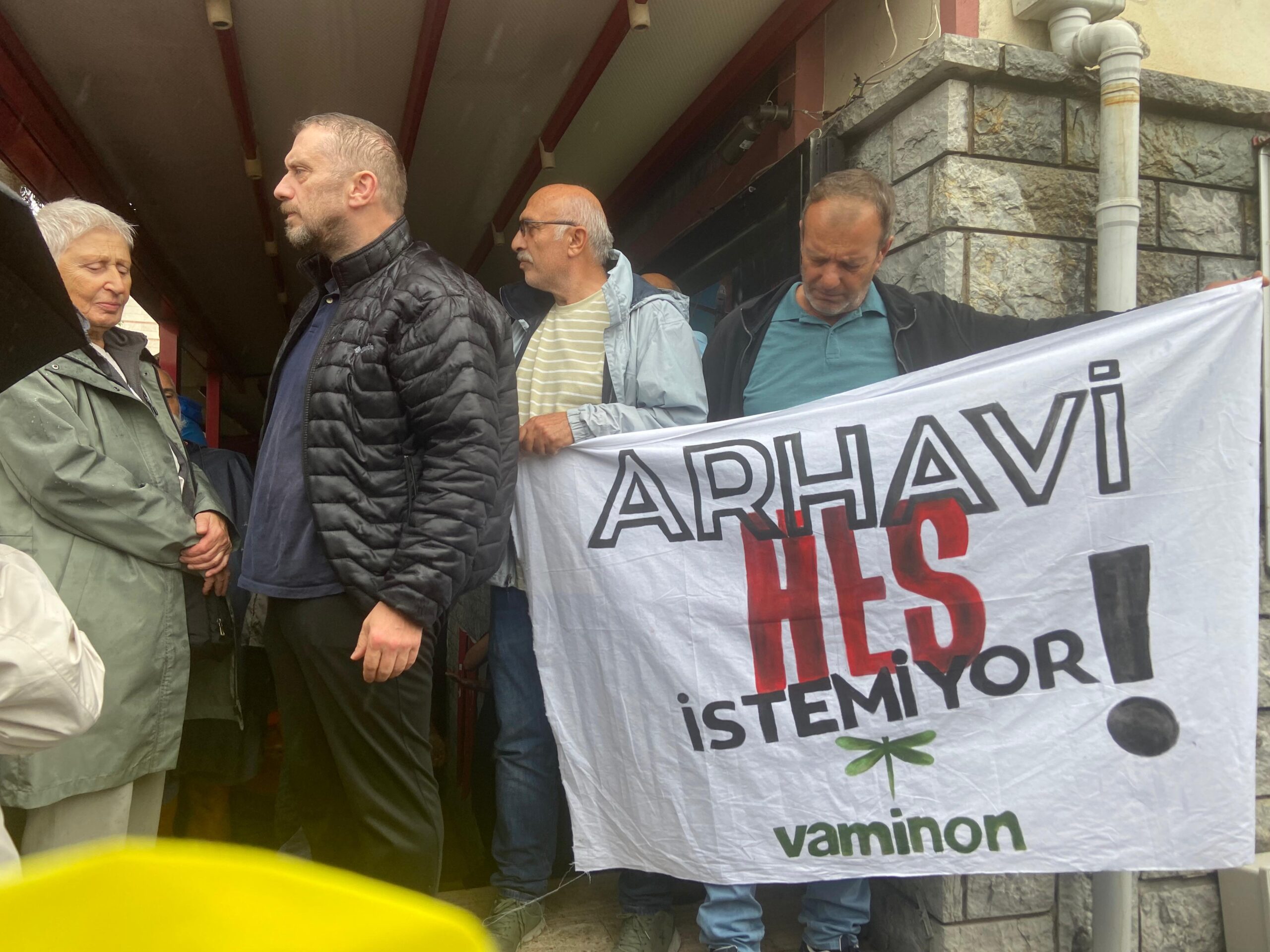 Arhavi halkı Reis Enerji’nin ÇED toplantısını “HES’ci şirket Arhavi’yi terk