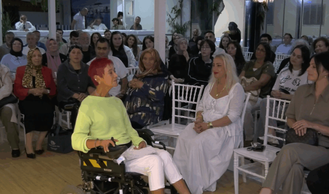 Of Folklor Derneği Düzenlediği Şiir ve türkü gecesine katılan çok