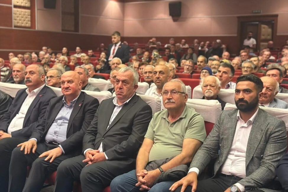 CHP Artvin’de ilçe kongreleri birlik ve beraberlik içinde tamamlandı. .Gözler