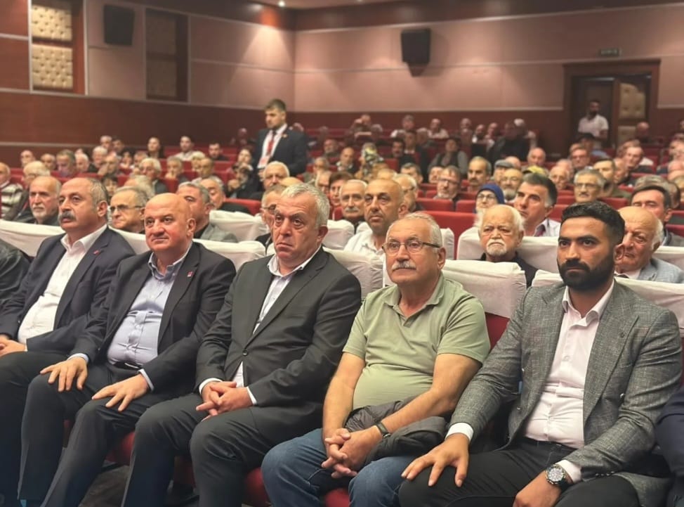 CHP Artvin’de ilçe kongreleri birlik ve beraberlik içinde tamamlandı. .Gözler