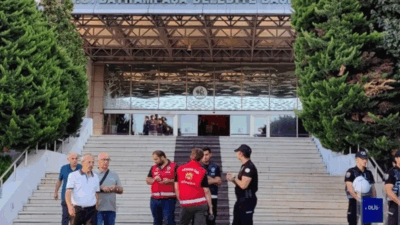 CHP Bayrampaşa Belediyesi Meclis Üyesi Murat Salman, partisinden istifa etti.