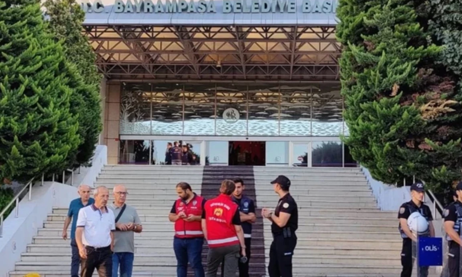 CHP Bayrampaşa Belediyesi Meclis Üyesi Murat Salman, partisinden istifa etti.
